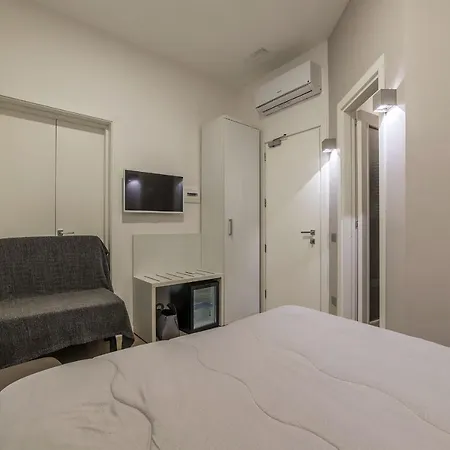 Bed & Breakfast Domus Mazzini 4*