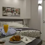 Domus Mazzini Bed & Breakfast 4*