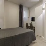 Domus Mazzini Bed & Breakfast 4*