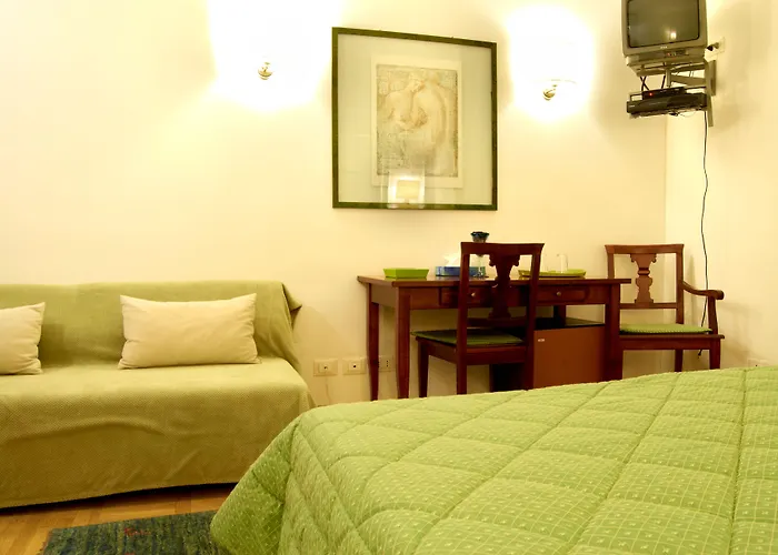 فندق مبيت وإفطار Domus Mazzini روما